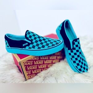 Vans Unisex Slip On Chex Skate Shoe -Aqua Noir
Woman’s size 9 men’s size 7.5